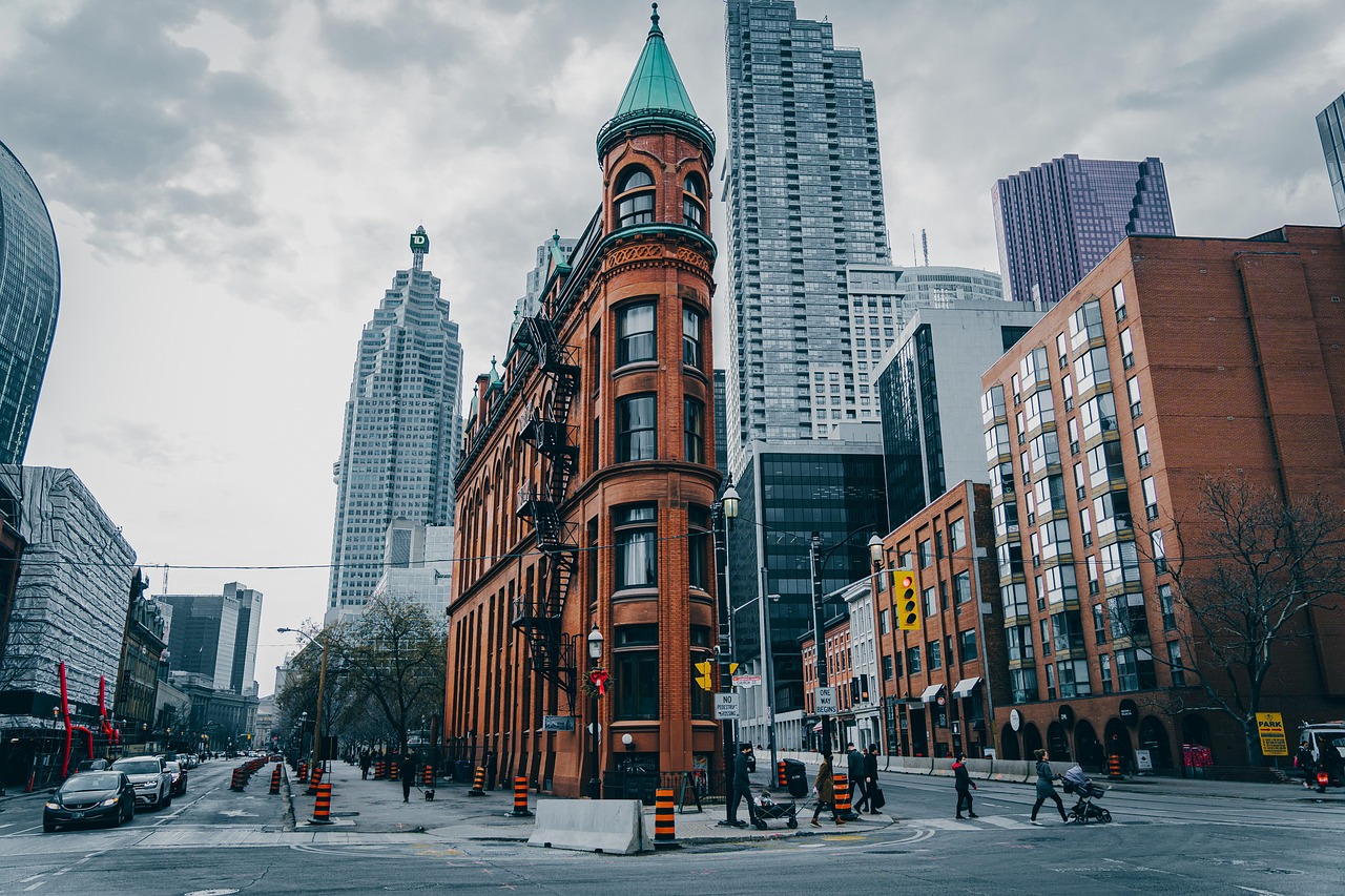 architecture, urban, street, building, nature, photography, winter, cloudy, toronto, canada, city, road, cars, people, sky, classic, season
